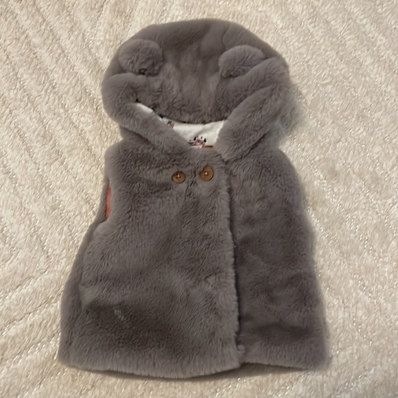 Faux fur vest and matching undershirt - Picture 3 of 4